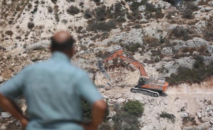 الاحتلال يواصل تجريف أراضٍ في سنجل شمال رام الله لصالح بؤرة استيطانية